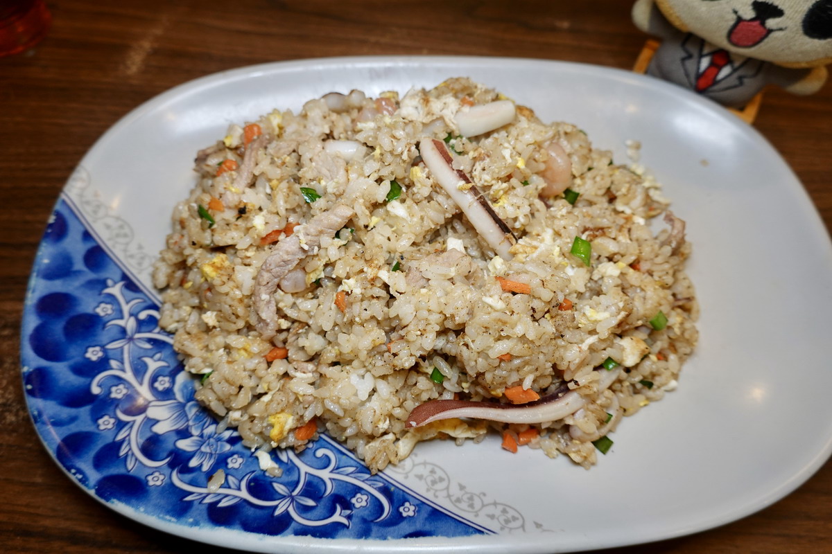 【台北南京復興站美食】福生園鐵板快餐 2025：大隻肥美鯖魚香氣迷人，便當簡餐經濟實惠，內用白飯吃到飽，興安街學生型平價韓式鐵板定食 7085
