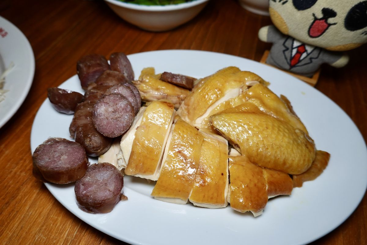 【台北龍山寺站美食】萬華世界下午酒場 2025：新富町文化市場古蹟裡的居酒屋，不但白天就開喝，還可以自己DIY辦桌（多餃舍水餃、新富市場）7087