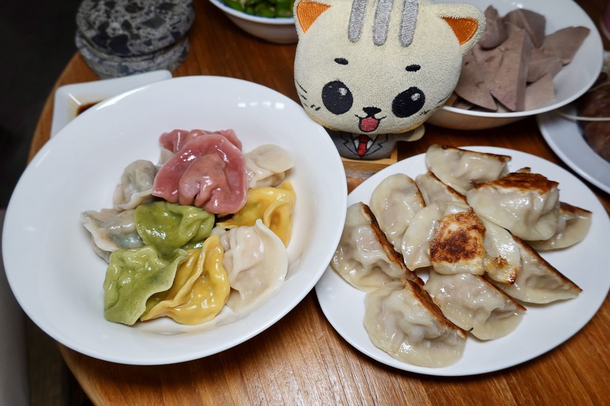【台北龍山寺站美食】萬華世界下午酒場 2025：新富町文化市場古蹟裡的居酒屋，不但白天就開喝，還可以自己DIY辦桌（多餃舍水餃、新富市場）7087