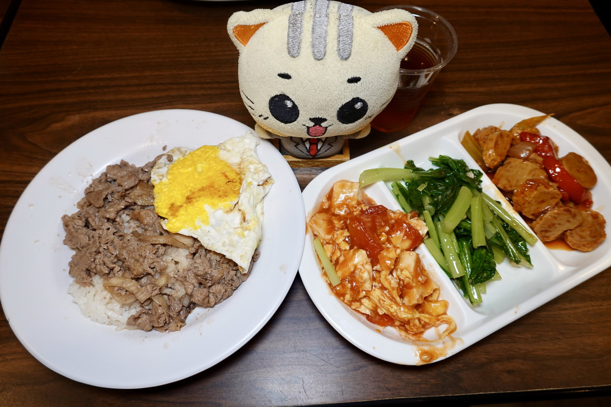 【台北南京復興站美食】福生園鐵板快餐 2025：大隻肥美鯖魚香氣迷人，便當簡餐經濟實惠，內用白飯吃到飽，興安街學生型平價便當店 7155