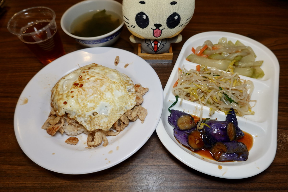 【台北南京復興站美食】福生園鐵板快餐 2025：大隻肥美鯖魚香氣迷人，便當簡餐經濟實惠，內用白飯吃到飽，興安街學生型平價便當店 7155