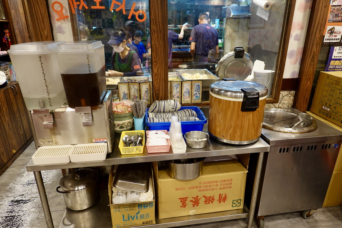 【台北南京復興站美食】福生園鐵板快餐 2025：大隻肥美鯖魚香氣迷人，便當簡餐經濟實惠，內用白飯吃到飽，興安街學生型平價便當店 7155