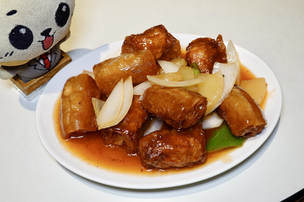 【台北大直站美食】大直小館 2026：歌手周華健愛店，平價美味特色廣式料理小館，秘製紙包雞要預訂才吃得到，一個人也可以來用餐 7332