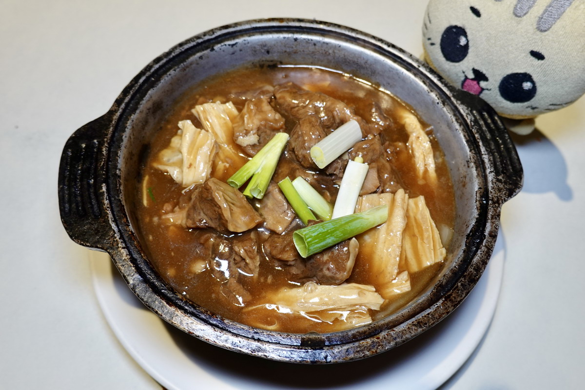 【台北大直站美食】大直小館 2026：歌手周華健愛店，平價美味特色廣式料理小館，秘製紙包雞要預訂才吃得到，一個人也可以來用餐 7332