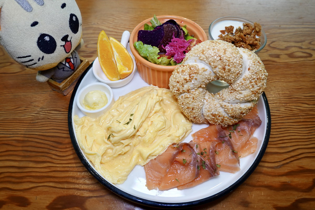 即時熱門文章：【台北中山國中站美食】Miss V Bakery cafe 敦北店 2026：烘焙坊加早午餐咖啡店，真材實料、健康美味，肉桂捲必吃名店 7522