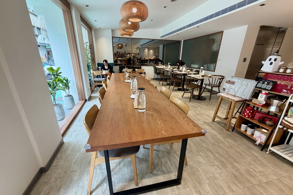 【台北中山國中站美食】Miss V Bakery cafe 敦北店 2026：烘焙坊加早午餐咖啡店，真材實料、健康美味，肉桂捲必吃名店 7522