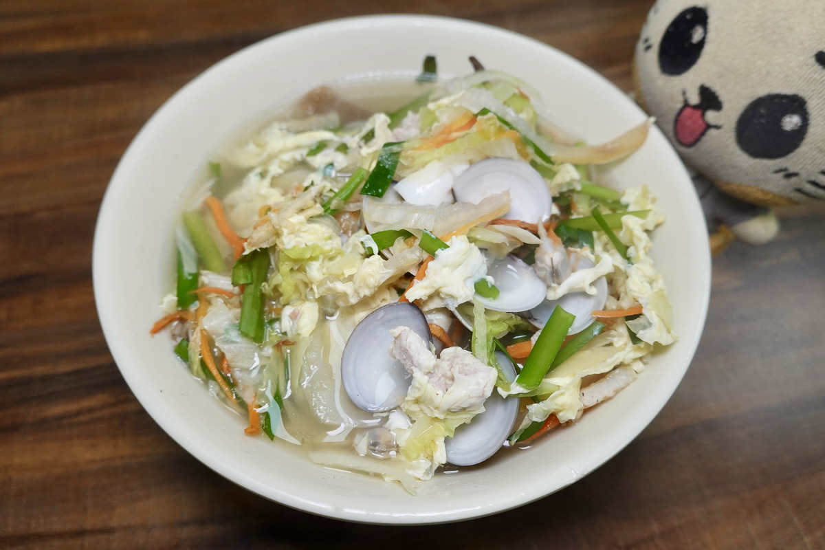 【台北西門站美食】蘇記餃子館 2025：隱藏在小巷深處的小麵店，山東燒雞是招牌，還有韓劇裡烏漆麻黑的炸醬麵，附近上班族的救星 7092
