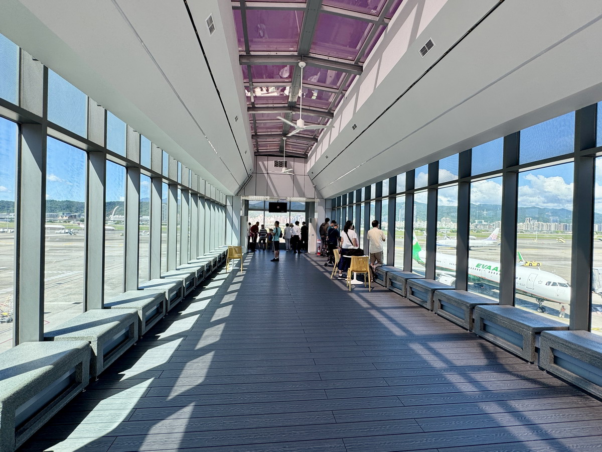 【台北市旅遊】台北松山機場觀景台 2025：松山機場觀景台全新整修免費開放，航空迷新據點，適合親子一同賞飛機 7101