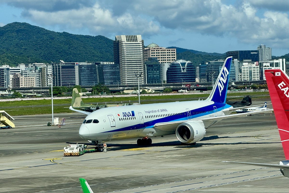 今日熱門文章：【台北市旅遊】台北松山機場觀景台 2025：松山機場觀景台全新整修免費開放，航空迷新據點，適合親子一同賞飛機 7101
