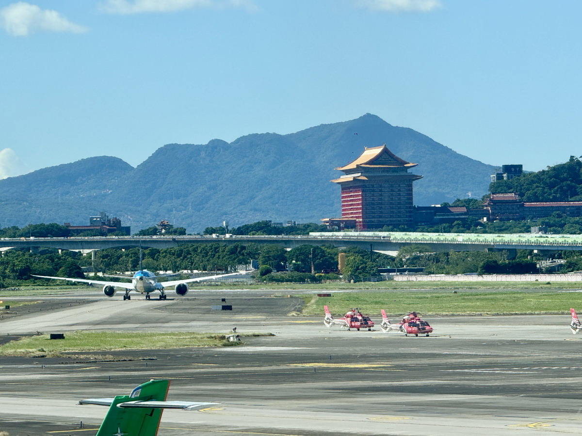 【台北市旅遊】台北松山機場觀景台 2025：松山機場觀景台全新整修免費開放，航空迷新據點，適合親子一同賞飛機 7101