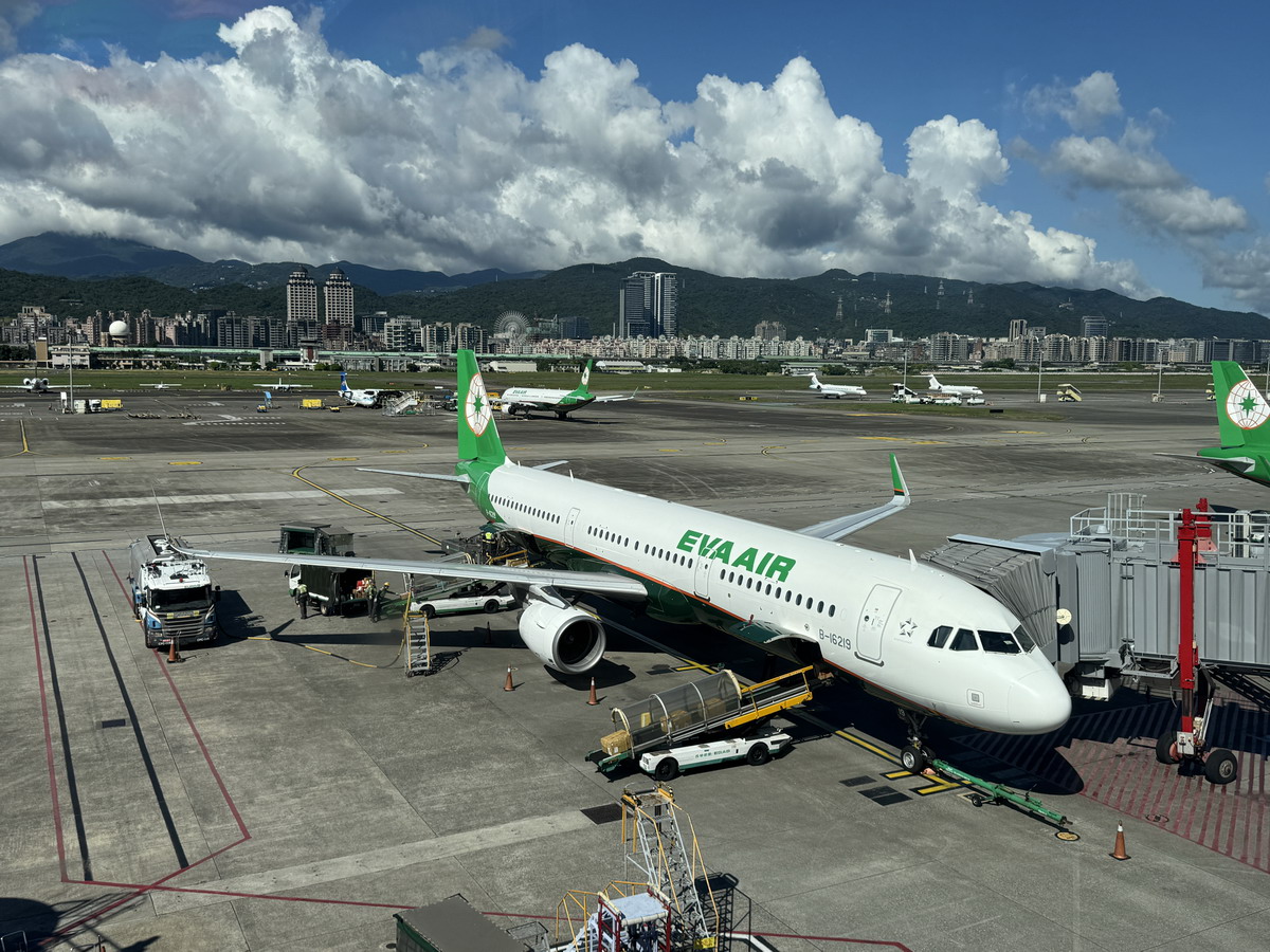 【台北市旅遊】台北松山機場觀景台 2025：松山機場觀景台全新整修免費開放，航空迷新據點，適合親子一同賞飛機 7101