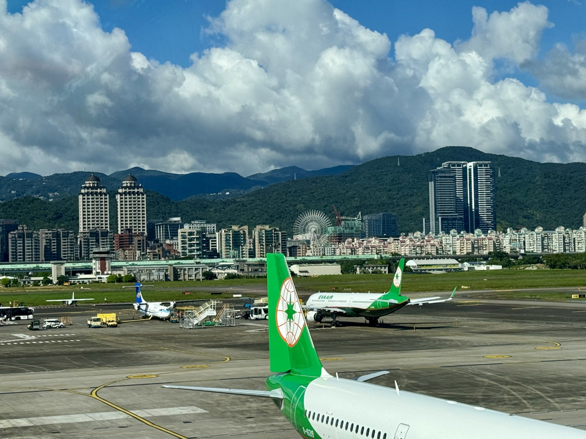 【台北市旅遊】台北松山機場觀景台 2025：松山機場觀景台全新整修免費開放，航空迷新據點，適合親子一同賞飛機 7101
