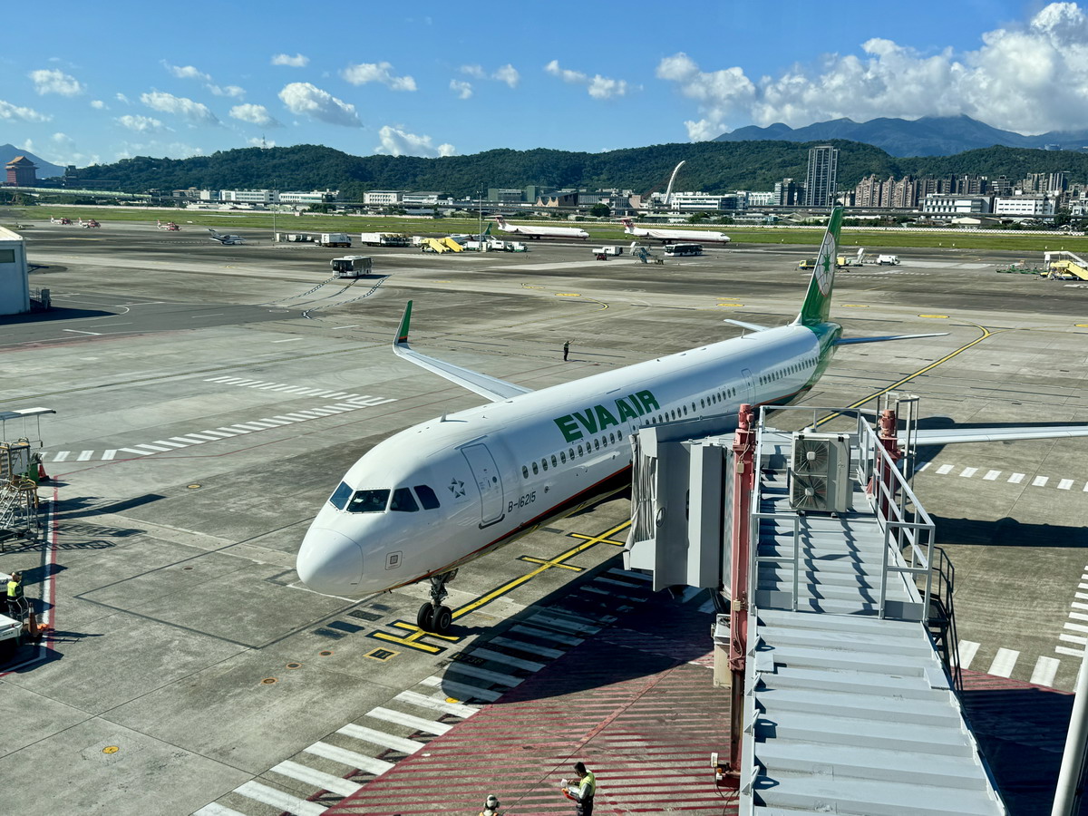 【台北市旅遊】台北松山機場觀景台 2025：松山機場觀景台全新整修免費開放，航空迷新據點，適合親子一同賞飛機 7101