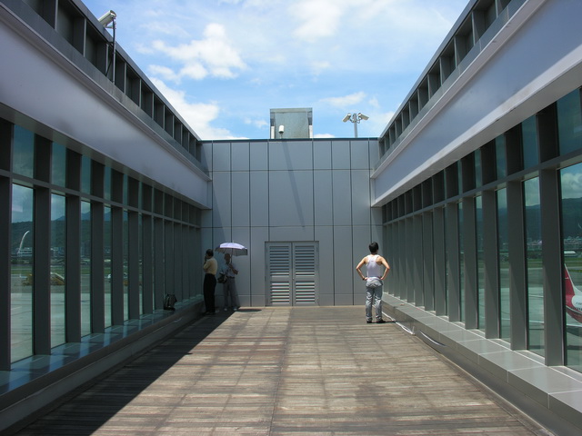 【台北市旅遊】台北松山機場觀景台 2025：松山機場觀景台全新整修免費開放，航空迷新據點，適合親子一同賞飛機 7101