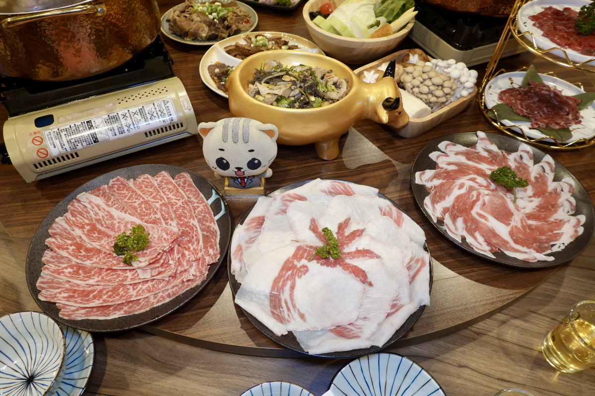 【台北小巨蛋站美食】潮牛殿溫體牛創意鍋物 2025：浮誇擺盤好吃又好拍！台南直送溫體牛火鍋，牛氣十足，朋友聚餐新地點 7103