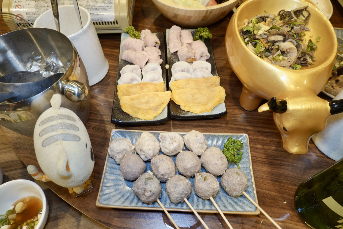 【台北小巨蛋站美食】潮牛殿溫體牛創意鍋物 2025：浮誇擺盤好吃又好拍！台南直送溫體牛火鍋，牛氣十足，朋友聚餐新地點 7103