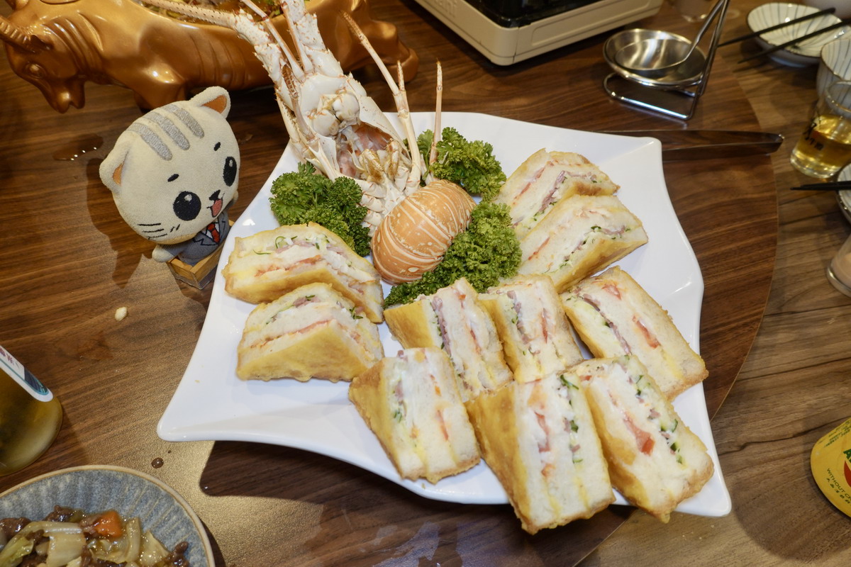 【台北小巨蛋站美食】潮牛殿溫體牛創意鍋物 2025：浮誇擺盤好吃又好拍！台南直送溫體牛火鍋，牛氣十足，朋友聚餐新地點 7103
