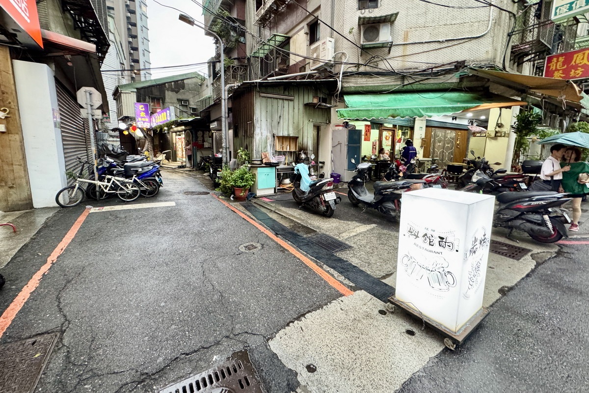 【台北市龍山寺站美食】料館•酌 2025:歡樂美味的居酒屋,萬華在地人的宵夜去處,乾杯啦!7105 【台北市龍山寺站美食】料館•酌 2025:歡樂美味的居酒屋,萬華在地人的宵夜去處,乾杯啦!7105