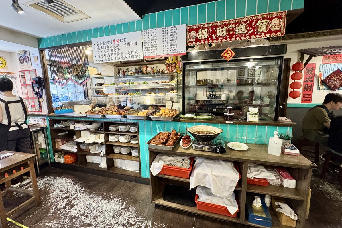 【台北大安站美食】陸光小吃館 2025：眷村風味小吃店，滷味必吃，還有別處吃不到的臭豆腐捲 7106