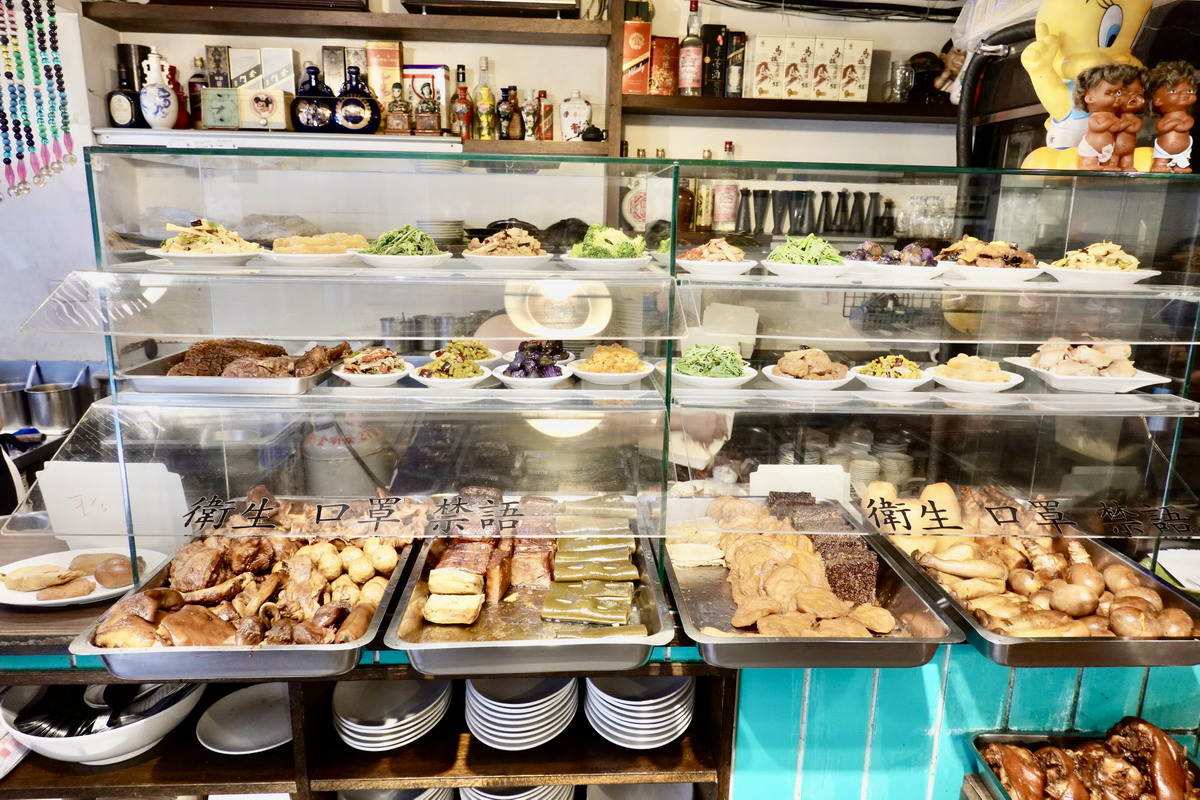 【台北大安站美食】陸光小吃館 2025：眷村風味小吃店，滷味必吃，還有別處吃不到的臭豆腐捲 7106