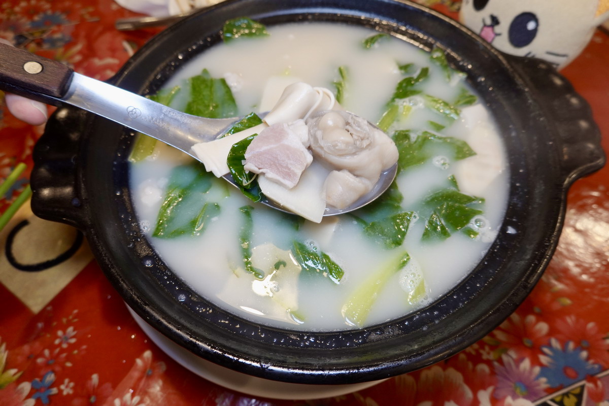 網站近期文章：【台北大安站美食】陸光小吃館 2025：眷村風味小吃店，滷味必吃，還有別處吃不到的臭豆腐捲 7106