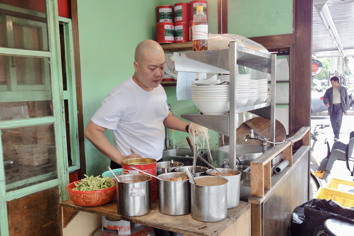 【台北大安站美食】陸光小吃館 2025：眷村風味小吃店，滷味必吃，還有別處吃不到的臭豆腐捲 7106