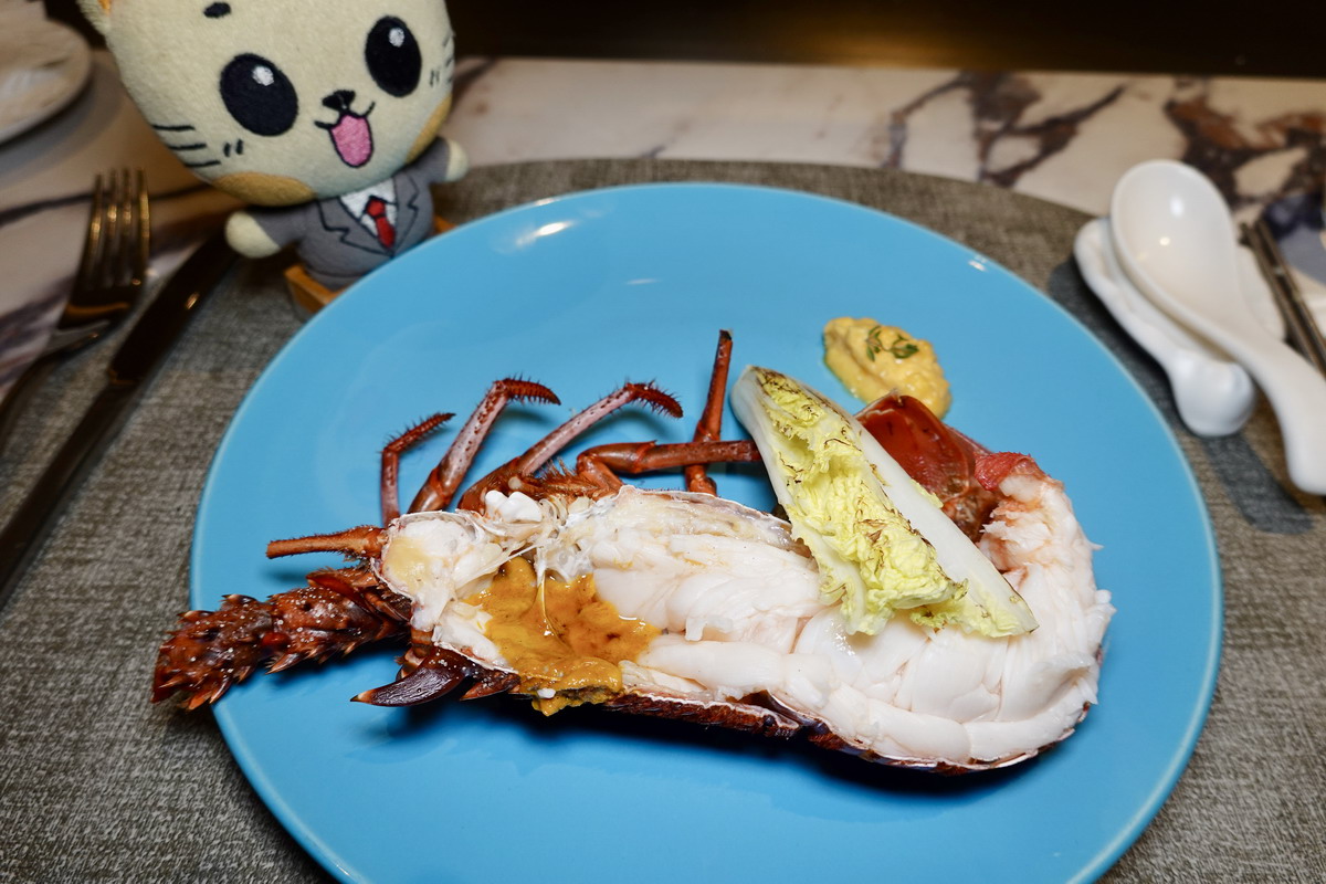 網站近期文章：【台北劍南站美食】鐵板教父 Iron Chef Teppanyaki & Wine 2025：米其林入選鐵板燒，食材新鮮、醬汁特別，包廂聚餐舒適又有隱私 7111