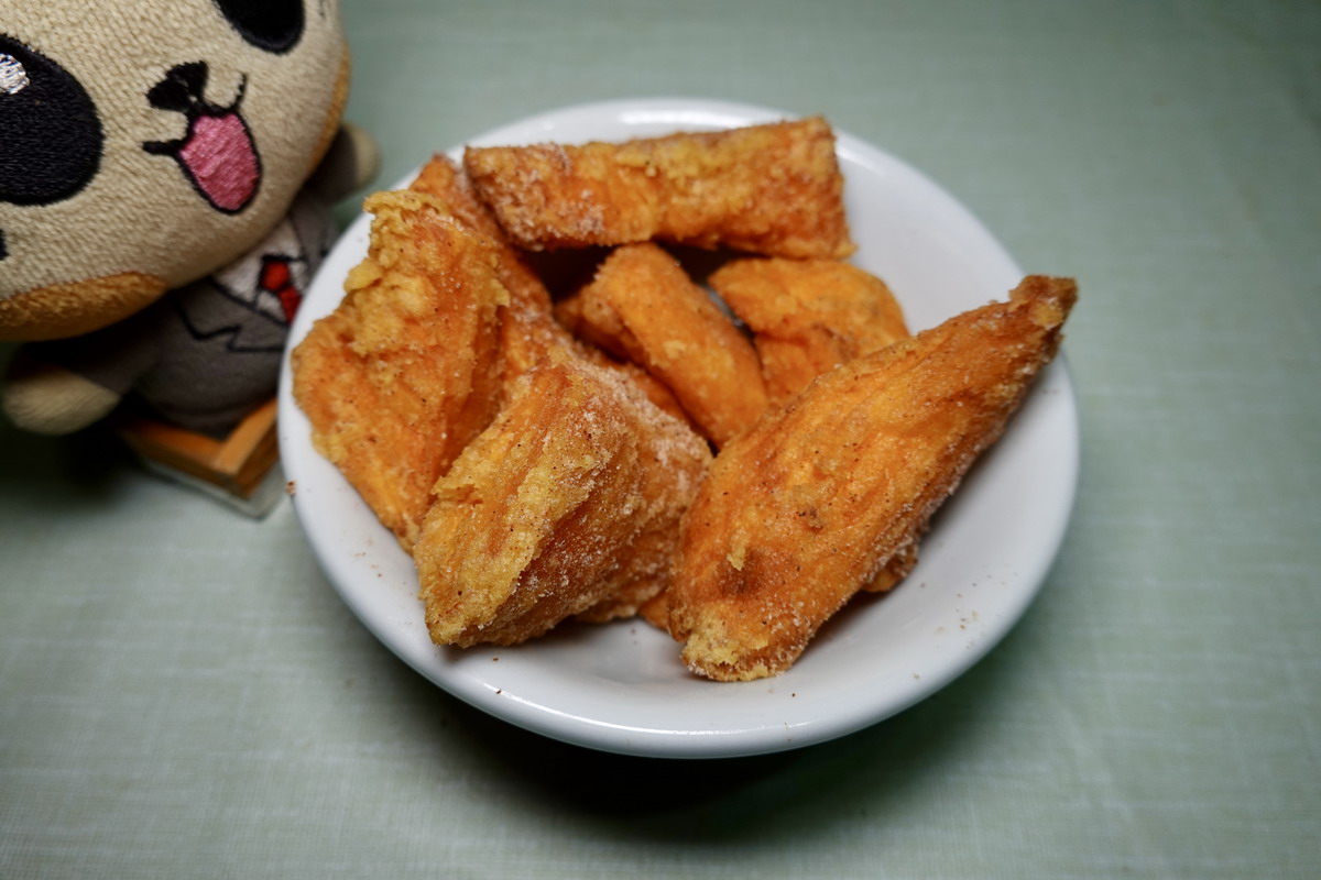 【台北中山國中站美食】阿囉哈炸雞錦州店 2025：Blackpink的Rose來台大啖鹽酥雞，害人家也好想吃。這家小店天天都排隊真是實力派，脆皮炸雞好吃、甜不辣也超讚 7113