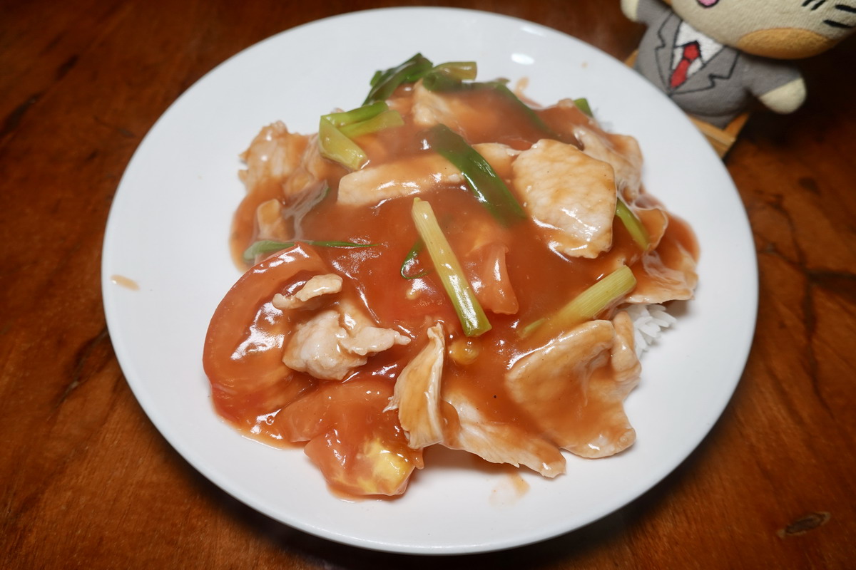 【台北小巨蛋站美食】新華港式菜館 2025：家常風味廣東菜老店，經濟實惠吃不膩，脆皮雞、臘味煲仔飯，百花油條都是招牌（附完整菜單）7133