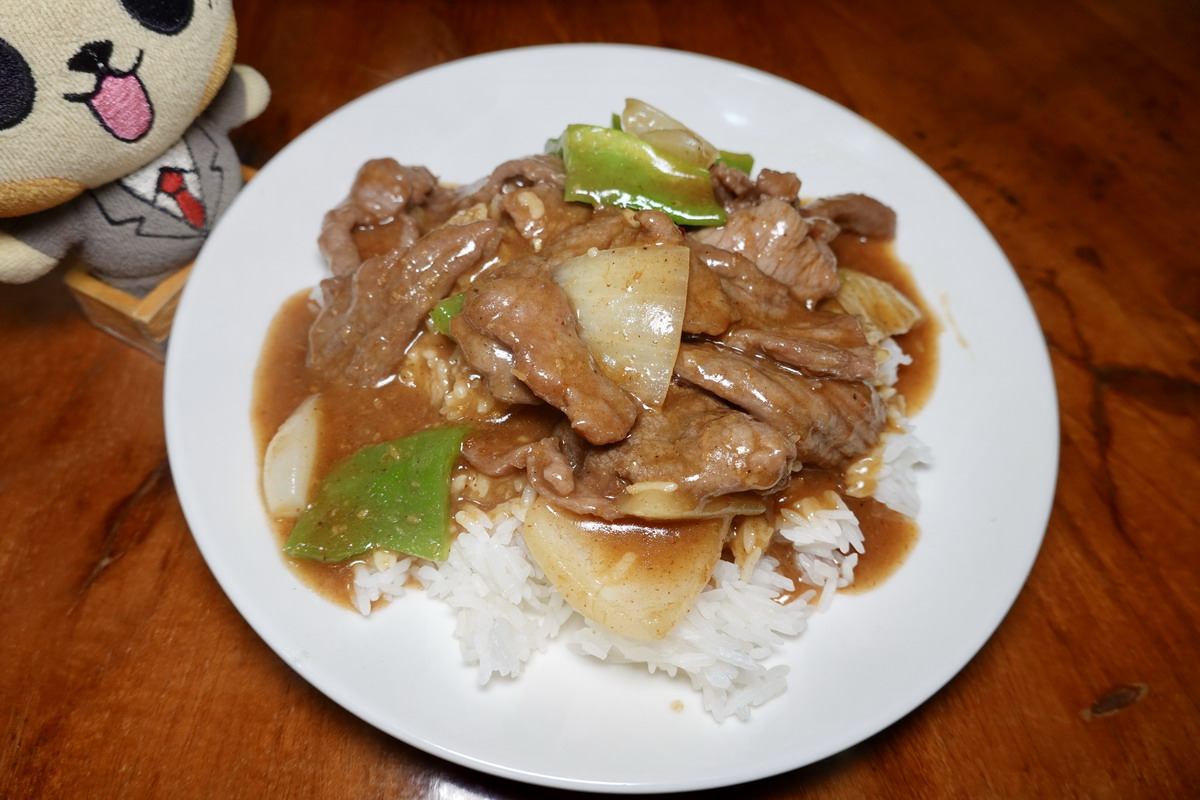 【台北小巨蛋站美食】新華港式菜館 2025：家常風味廣東菜老店，經濟實惠吃不膩，脆皮雞、臘味煲仔飯，百花油條都是招牌（附完整菜單）7133