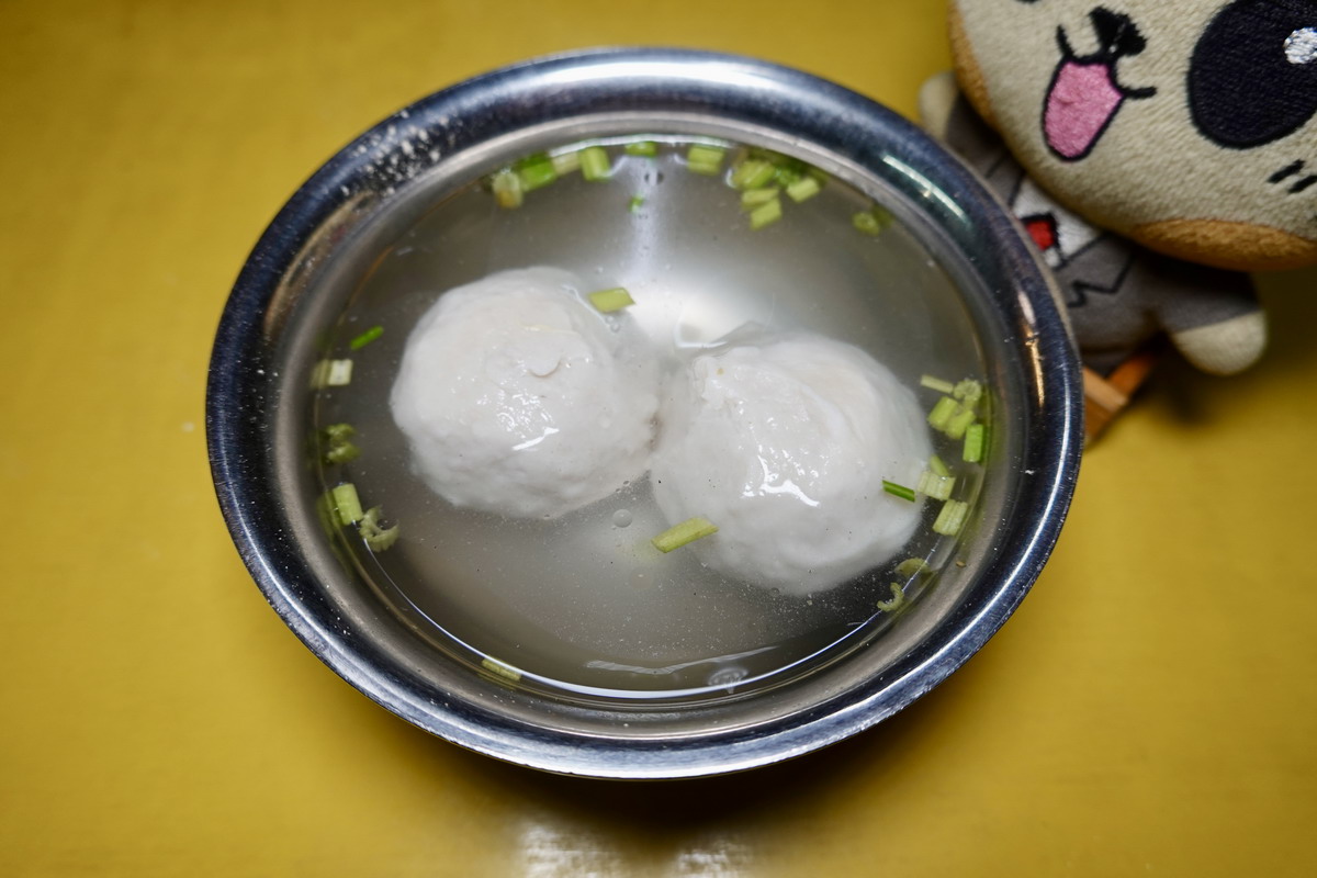 【台北松山站美食】松山市場水餃 2025:手工水餃大顆紮實又便宜,CP值太高,沒有招牌店名,隱藏在菜市場超過40年,每天只賣2小時(冷凍水餃要預約)7117 【台北松山站美食】松山市場水餃 2025:手工水餃大顆紮實又便宜,CP值太高,沒有招牌店名,隱藏在菜市場超過40年,每天只賣2小時(冷凍水餃要預約)7117