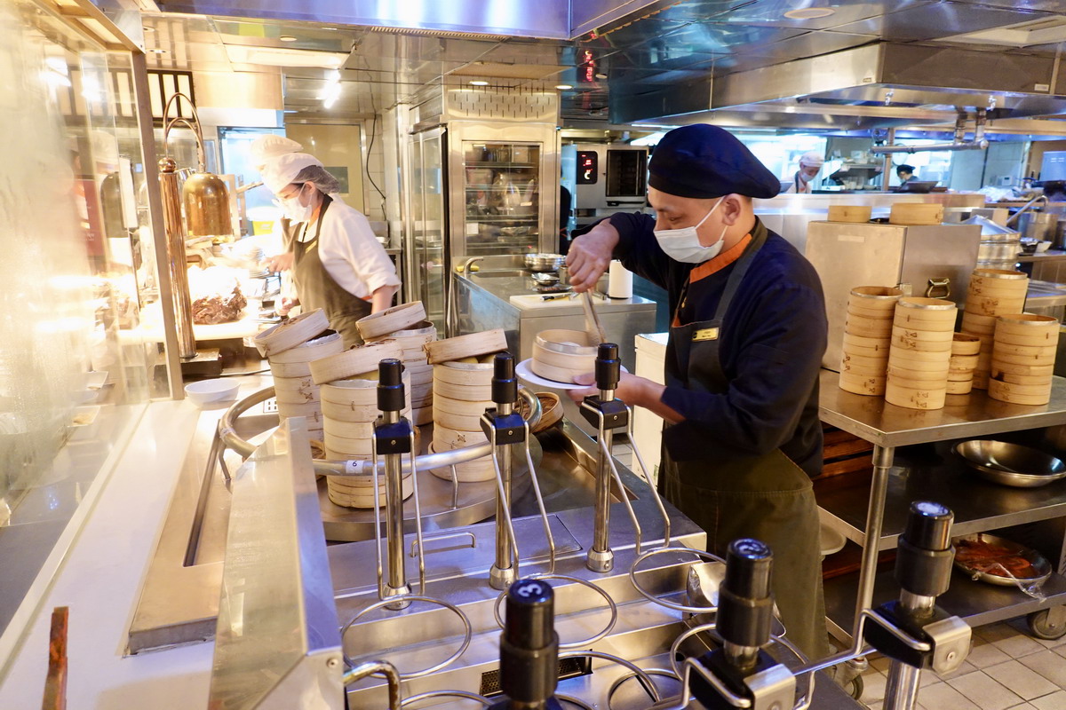 【台北六張犁站美食】香格里拉台北遠東國際飯店遠東Cafe吃到飽自助餐 2025:感蟹季登場,松葉蟹腳和螃蟹海鮮滿滿吃到飽,還吃得到鼎泰豐點心 7119 【台北六張犁站美食】香格里拉台北遠東國際飯店遠東Cafe吃到飽自助餐 2025:感蟹季登場,松葉蟹腳和螃蟹海鮮滿滿吃到飽,還吃得到鼎泰豐點心 7119