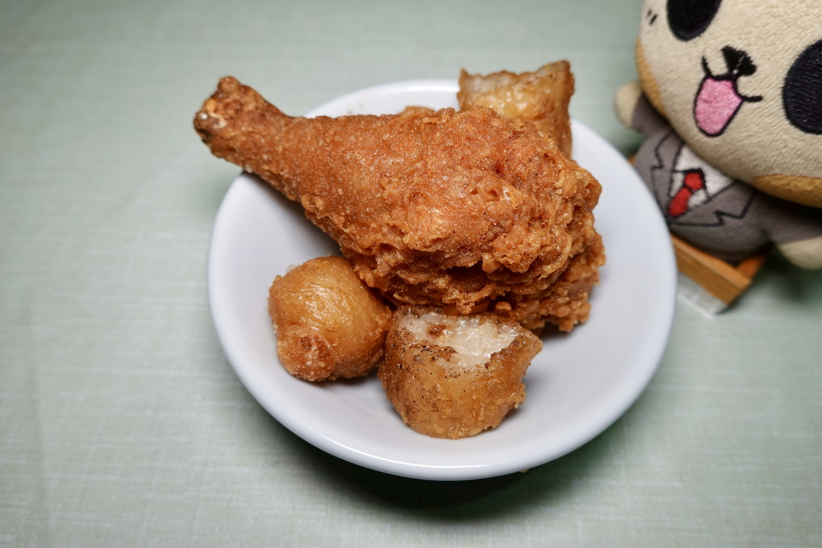 即時熱門文章：【台北中山國中站美食】阿囉哈炸雞錦州店 2025：Blackpink的Rose來台大啖鹽酥雞，害人家也好想吃。這家小店天天都排隊真是實力派，脆皮炸雞好吃、甜不辣也超讚 7113