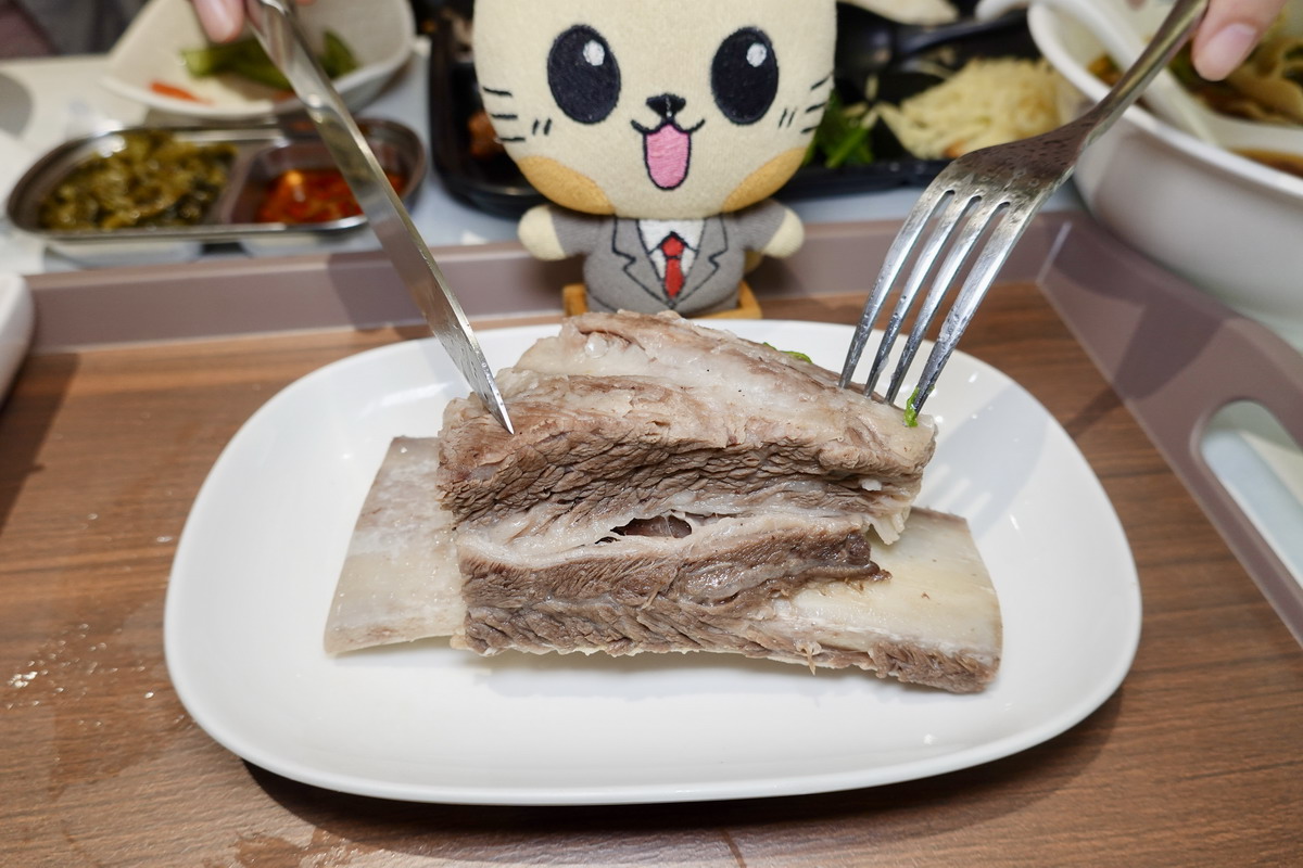 【新北市板橋區新埔站美食】皇家傳承牛肉麵 2025：得獎無數，牛肉麵節金牌常勝軍，清燉牛小排牛肉麵要用刀叉吃，紅燒牛肉麵香醇美味，還有高CP值排骨飯和水餃 7121