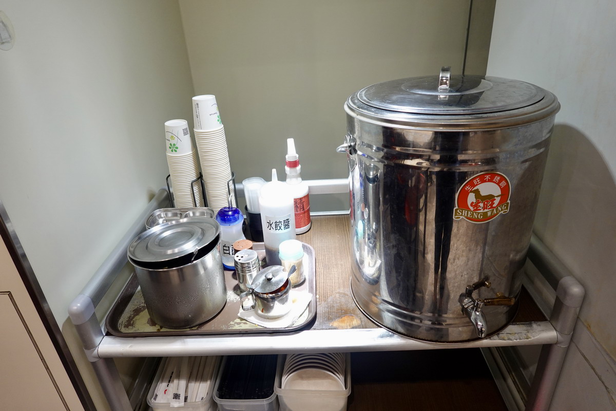 【新北市板橋區新埔站美食】皇家傳承牛肉麵 2025：得獎無數，牛肉麵節金牌常勝軍，清燉牛小排牛肉麵要用刀叉吃，紅燒牛肉麵香醇美味，還有高CP值排骨飯和水餃 7121