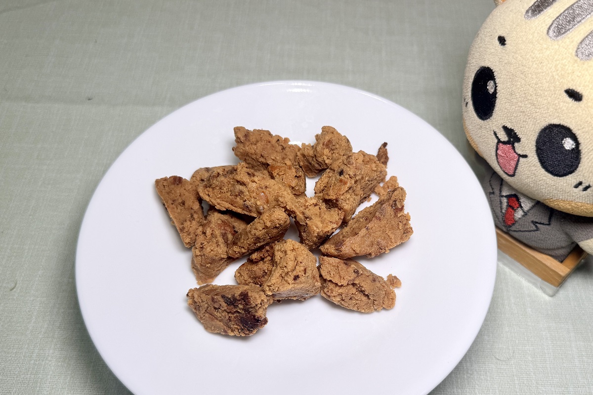 網站近期文章：【網購美食】酪乾 2025：幾乎失傳的清廷皇室點心，不黏牙的中式太妃糖，成份天然，適合當茶點配咖啡，季安餳出品手做中式甜點 7126