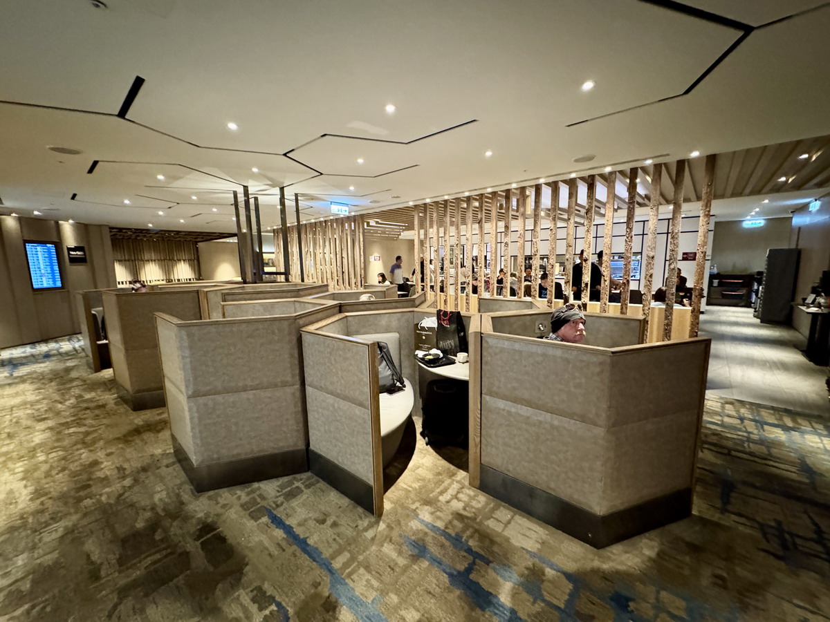 【桃園美食】環亞貴賓室(第一航廈T1D)Plaza Premium Lounge 2025:出國前好好飽餐一頓,牛肉麵和控肉飯必吃,休息好再上飛機,美好的旅程就從貴賓室開始 7129 【桃園美食】環亞貴賓室(第一航廈T1D)Plaza Premium Lounge 2025:出國前好好飽餐一頓,牛肉麵和控肉飯必吃,休息好再上飛機,美好的旅程就從貴賓室開始 7129