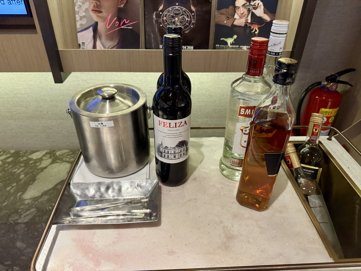 【桃園美食】環亞貴賓室(第一航廈T1D)Plaza Premium Lounge 2025:出國前好好飽餐一頓,牛肉麵和控肉飯必吃,休息好再上飛機,美好的旅程就從貴賓室開始 7129 【桃園美食】環亞貴賓室(第一航廈T1D)Plaza Premium Lounge 2025:出國前好好飽餐一頓,牛肉麵和控肉飯必吃,休息好再上飛機,美好的旅程就從貴賓室開始 7129