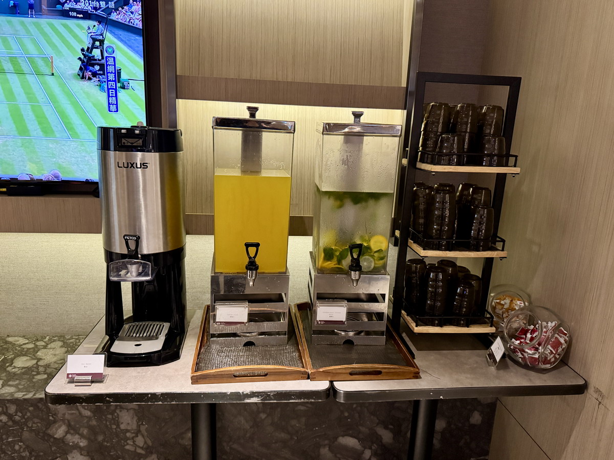 【桃園美食】環亞貴賓室(第一航廈T1D)Plaza Premium Lounge 2025:出國前好好飽餐一頓,牛肉麵和控肉飯必吃,休息好再上飛機,美好的旅程就從貴賓室開始 7129 【桃園美食】環亞貴賓室(第一航廈T1D)Plaza Premium Lounge 2025:出國前好好飽餐一頓,牛肉麵和控肉飯必吃,休息好再上飛機,美好的旅程就從貴賓室開始 7129