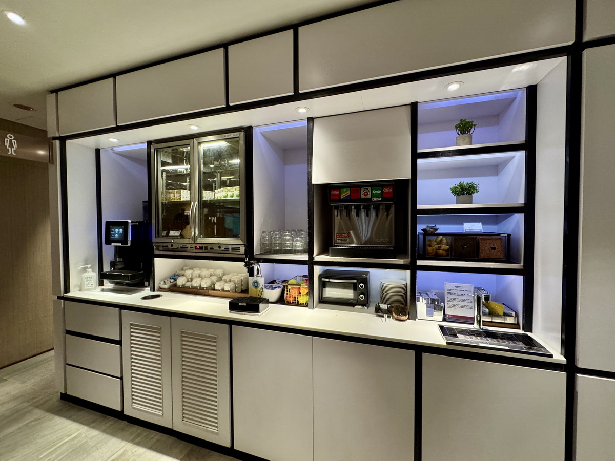 【桃園美食】環亞貴賓室(第一航廈T1D)Plaza Premium Lounge 2025:出國前好好飽餐一頓,牛肉麵和控肉飯必吃,休息好再上飛機,美好的旅程就從貴賓室開始 7129 【桃園美食】環亞貴賓室(第一航廈T1D)Plaza Premium Lounge 2025:出國前好好飽餐一頓,牛肉麵和控肉飯必吃,休息好再上飛機,美好的旅程就從貴賓室開始 7129