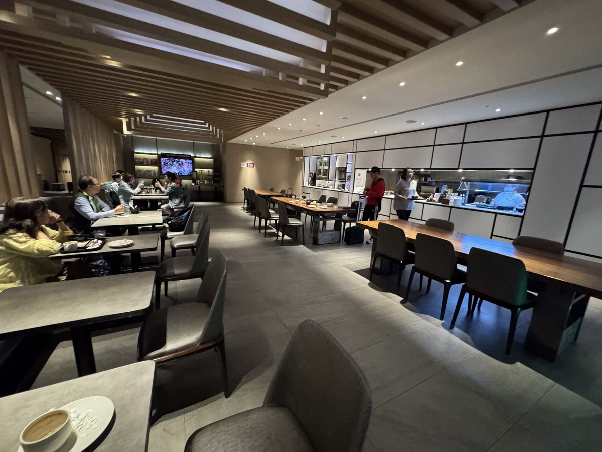 【桃園美食】環亞貴賓室(第一航廈T1D)Plaza Premium Lounge 2025:出國前好好飽餐一頓,牛肉麵和控肉飯必吃,休息好再上飛機,美好的旅程就從貴賓室開始 7129 【桃園美食】環亞貴賓室(第一航廈T1D)Plaza Premium Lounge 2025:出國前好好飽餐一頓,牛肉麵和控肉飯必吃,休息好再上飛機,美好的旅程就從貴賓室開始 7129