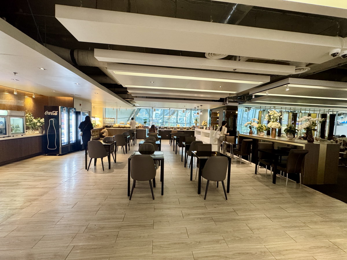 【泰國曼谷旅遊】搬家了喔！傳說中JCB信用卡免費享受素萬那普機場（BKK）Miracle貴賓室，2025最新資訊在這裡，空間變小囉 7134