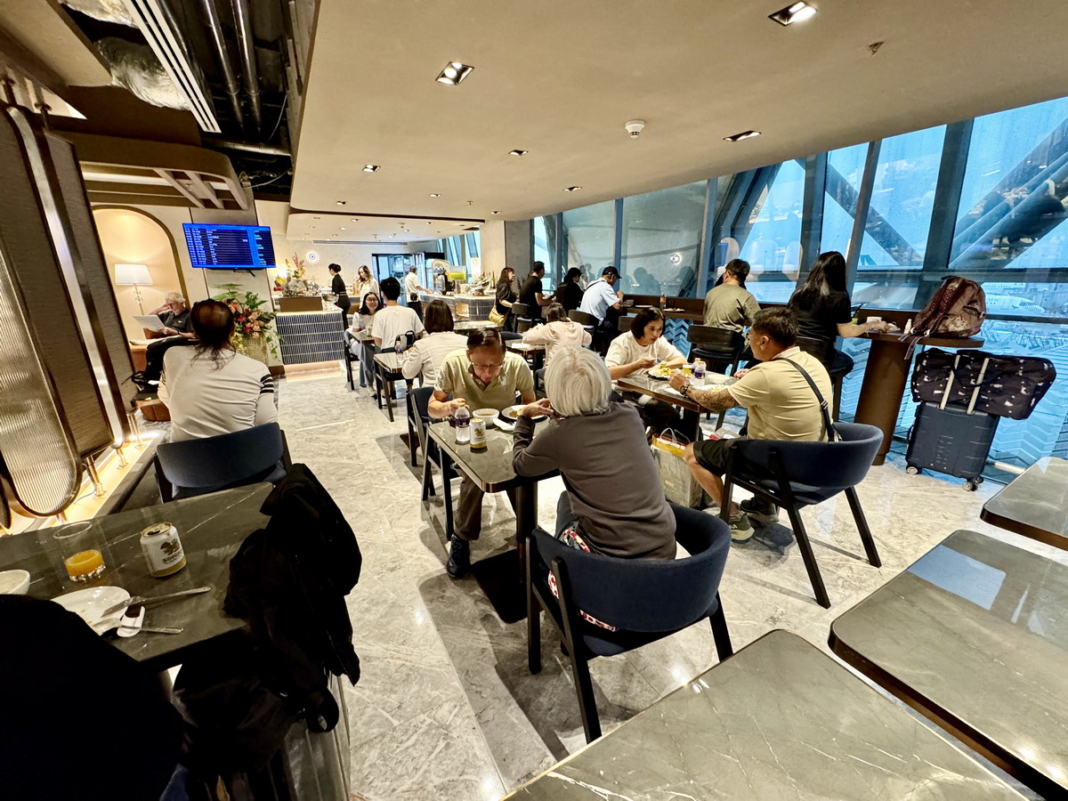 【泰國曼谷旅遊】搬家了喔！傳說中JCB信用卡免費享受素萬那普機場（BKK）Miracle貴賓室，2025最新資訊在這裡，空間變小囉 7134