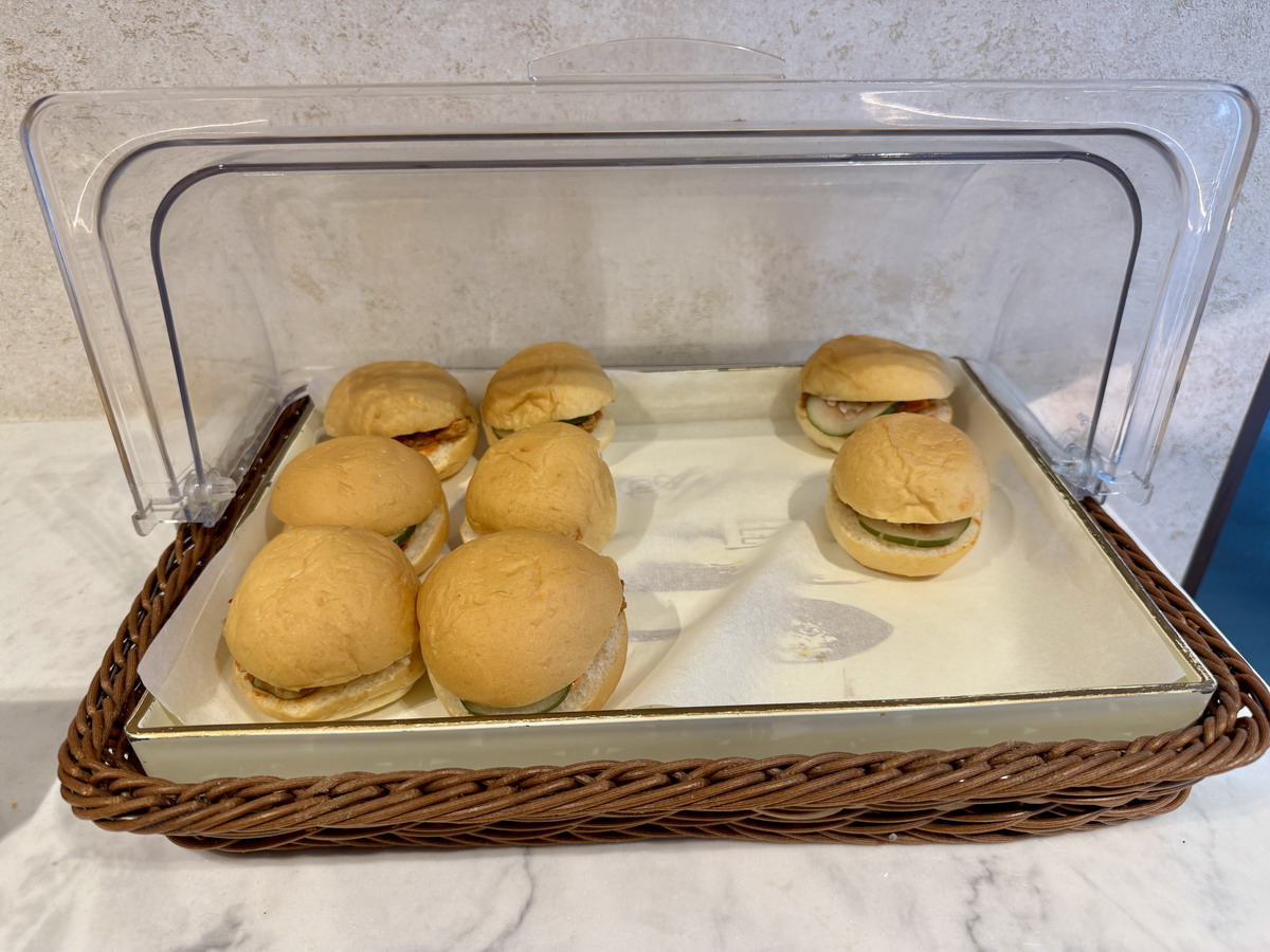 【泰國曼谷旅遊】搬家了喔！傳說中JCB信用卡免費享受素萬那普機場（BKK）Miracle貴賓室，2025最新資訊在這裡，空間變小囉 7134