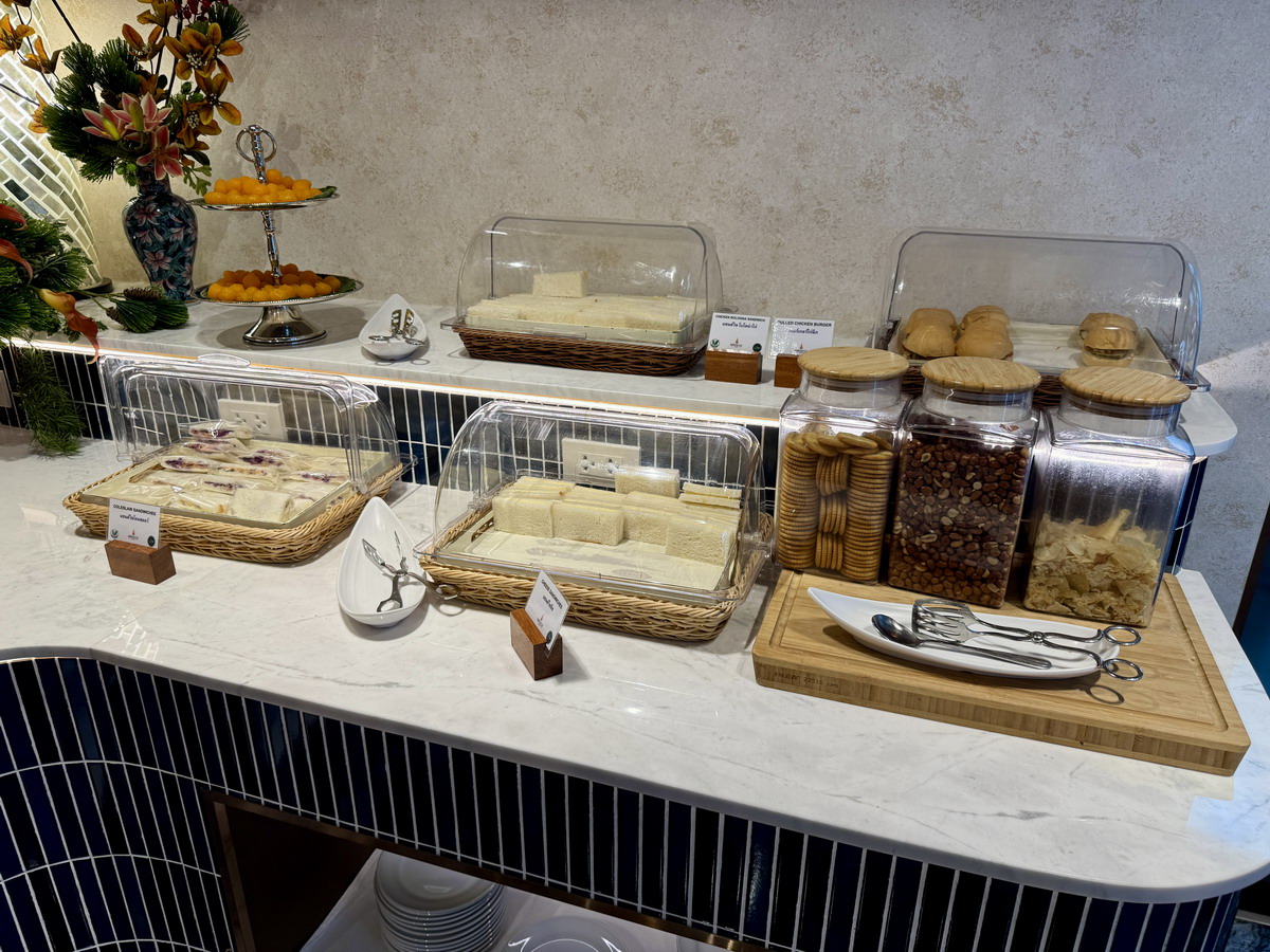 【泰國曼谷旅遊】搬家了喔！傳說中JCB信用卡免費享受素萬那普機場（BKK）Miracle貴賓室，2025最新資訊在這裡，空間變小囉 7134