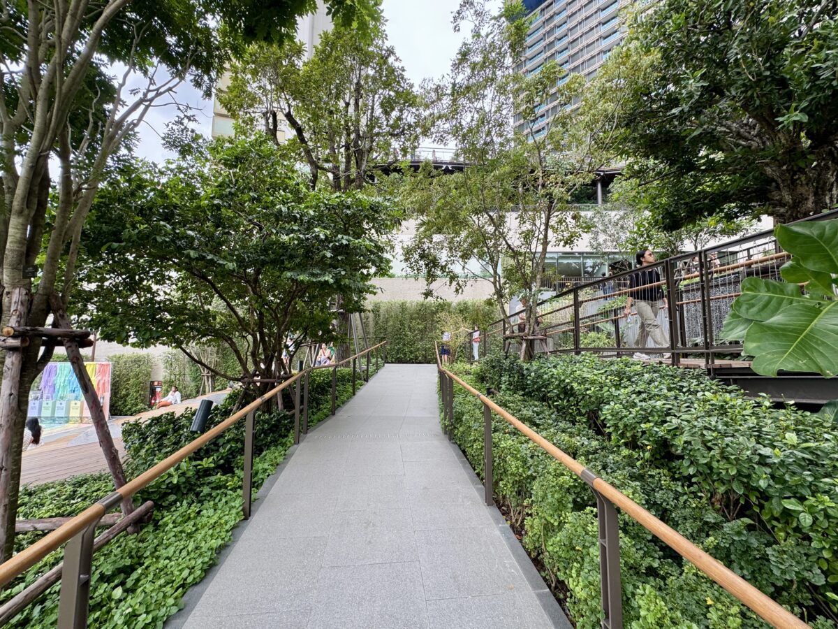 【泰國曼谷旅遊】都喜中央公園 Dusit Central Park 2025:在屋頂上建森林真是太狂了!曼谷最新開幕百貨商城,位在捷運和空鐵交界,交通超便利,曼谷逛街新樂園 7138 【泰國曼谷旅遊】都喜中央公園 Dusit Central Park 2025:在屋頂上建森林真是太狂了!曼谷最新開幕百貨商城,位在捷運和空鐵交界,交通超便利,曼谷逛街新樂園 7138