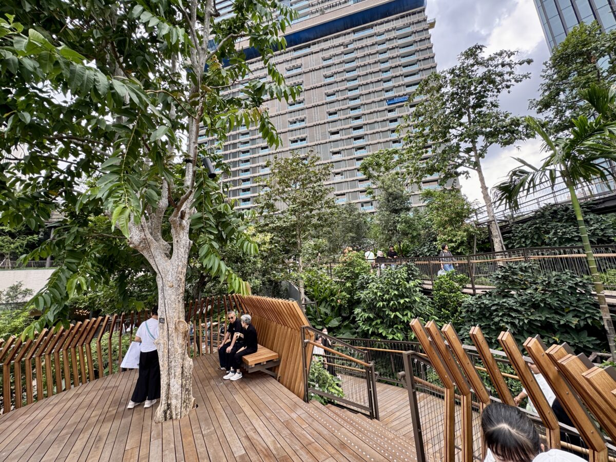 【泰國曼谷旅遊】都喜中央公園 Dusit Central Park 2025:在屋頂上建森林真是太狂了!曼谷最新開幕百貨商城,位在捷運和空鐵交界,交通超便利,曼谷逛街新樂園 7138 【泰國曼谷旅遊】都喜中央公園 Dusit Central Park 2025:在屋頂上建森林真是太狂了!曼谷最新開幕百貨商城,位在捷運和空鐵交界,交通超便利,曼谷逛街新樂園 7138