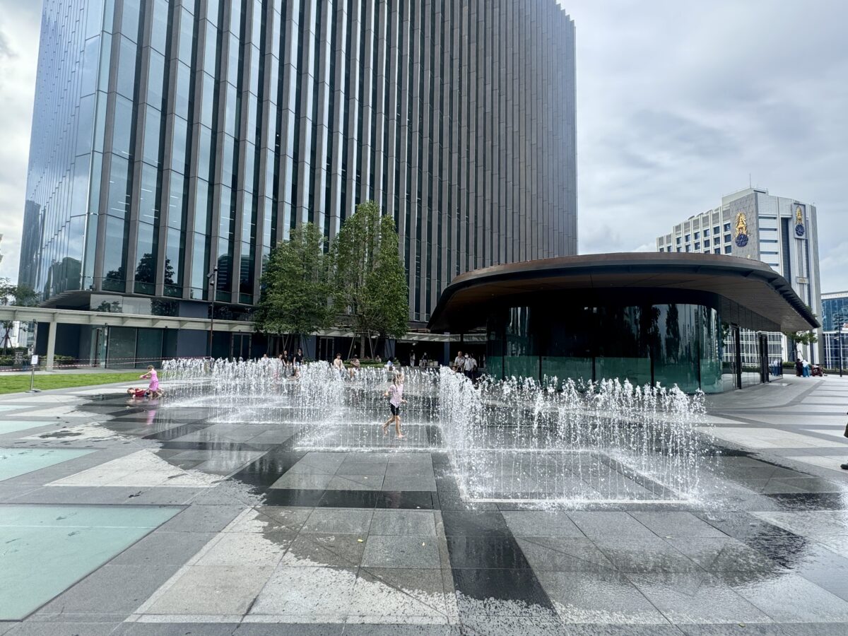 【泰國曼谷旅遊】都喜中央公園 Dusit Central Park 2025:在屋頂上建森林真是太狂了!曼谷最新開幕百貨商城,位在捷運和空鐵交界,交通超便利,曼谷逛街新樂園 7138 【泰國曼谷旅遊】都喜中央公園 Dusit Central Park 2025:在屋頂上建森林真是太狂了!曼谷最新開幕百貨商城,位在捷運和空鐵交界,交通超便利,曼谷逛街新樂園 7138