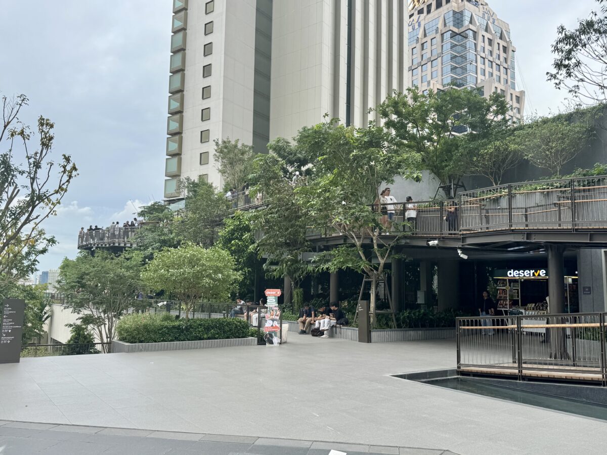 【泰國曼谷旅遊】都喜中央公園 Dusit Central Park 2025:在屋頂上建森林真是太狂了!曼谷最新開幕百貨商城,位在捷運和空鐵交界,交通超便利,曼谷逛街新樂園 7138 【泰國曼谷旅遊】都喜中央公園 Dusit Central Park 2025:在屋頂上建森林真是太狂了!曼谷最新開幕百貨商城,位在捷運和空鐵交界,交通超便利,曼谷逛街新樂園 7138