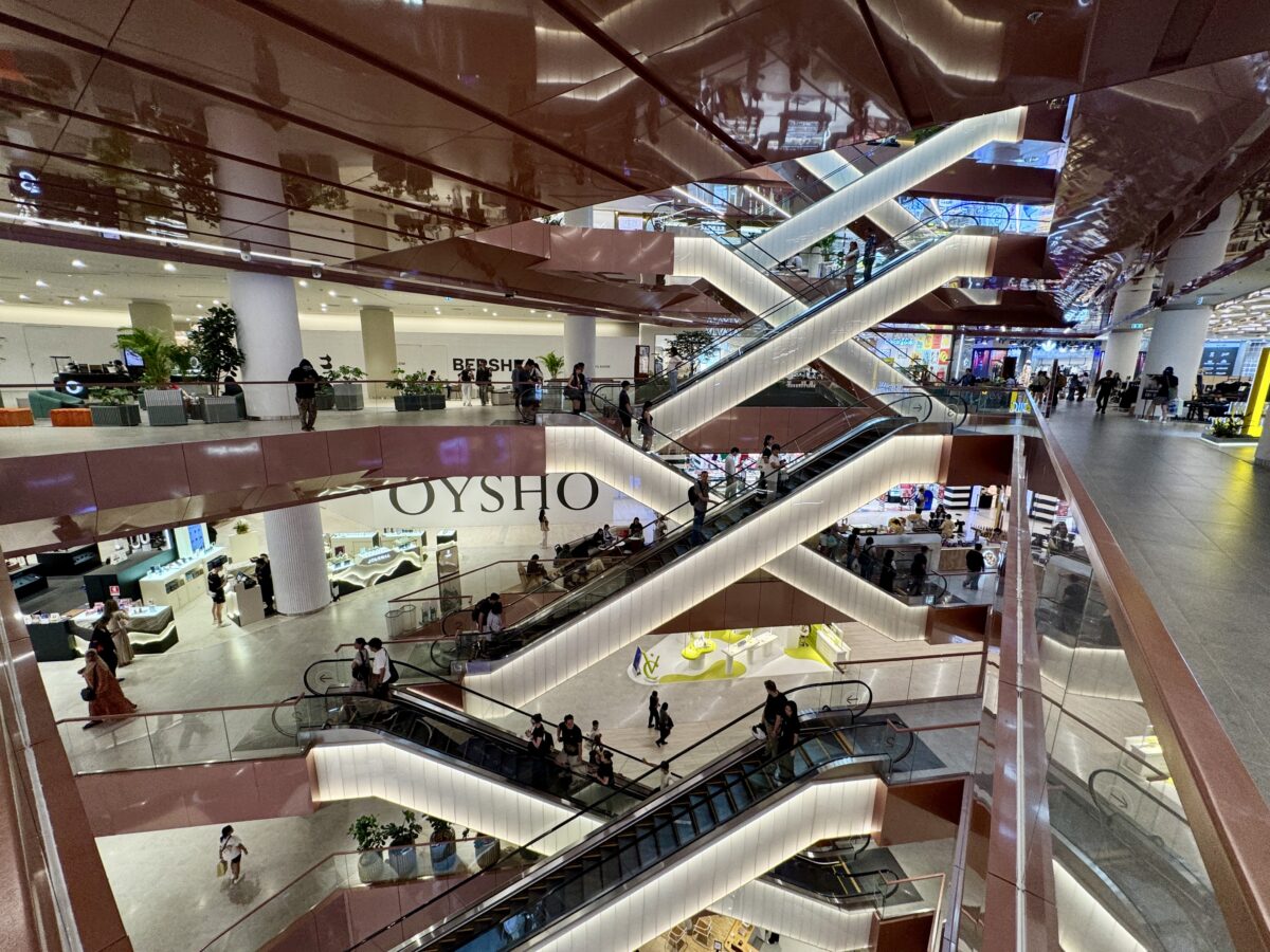 【泰國曼谷旅遊】都喜中央公園 Dusit Central Park 2025：在屋頂上建森林真是太狂了！曼谷最新開幕百貨商城，位在捷運和空鐵交界，交通超便利，曼谷逛街新樂園 7138